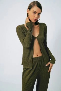 SOLADO Single Button Textured Split Hem Long Sleeve Top -Solado Shop 2855102022072216113562da5bb77fc91 f34f8fcf 0bc8 4ecd aa32 a9ad01933345 1800x1800