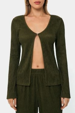 SOLADO Single Button Textured Split Hem Long Sleeve Top -Solado Shop 2855102022072216122062da5be423763 1800x1800