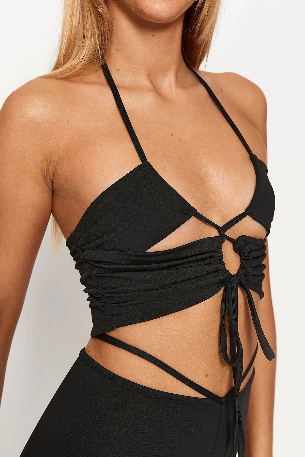 Solado Cut Out Backless Crop Top & Tie Back Short Set 5 Solado Cut Out Backless Crop Top & Tie Back Short Set - Image 5