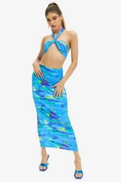 Solado Halter Neck Backless Corset Top & Abstract Print Skirt Set