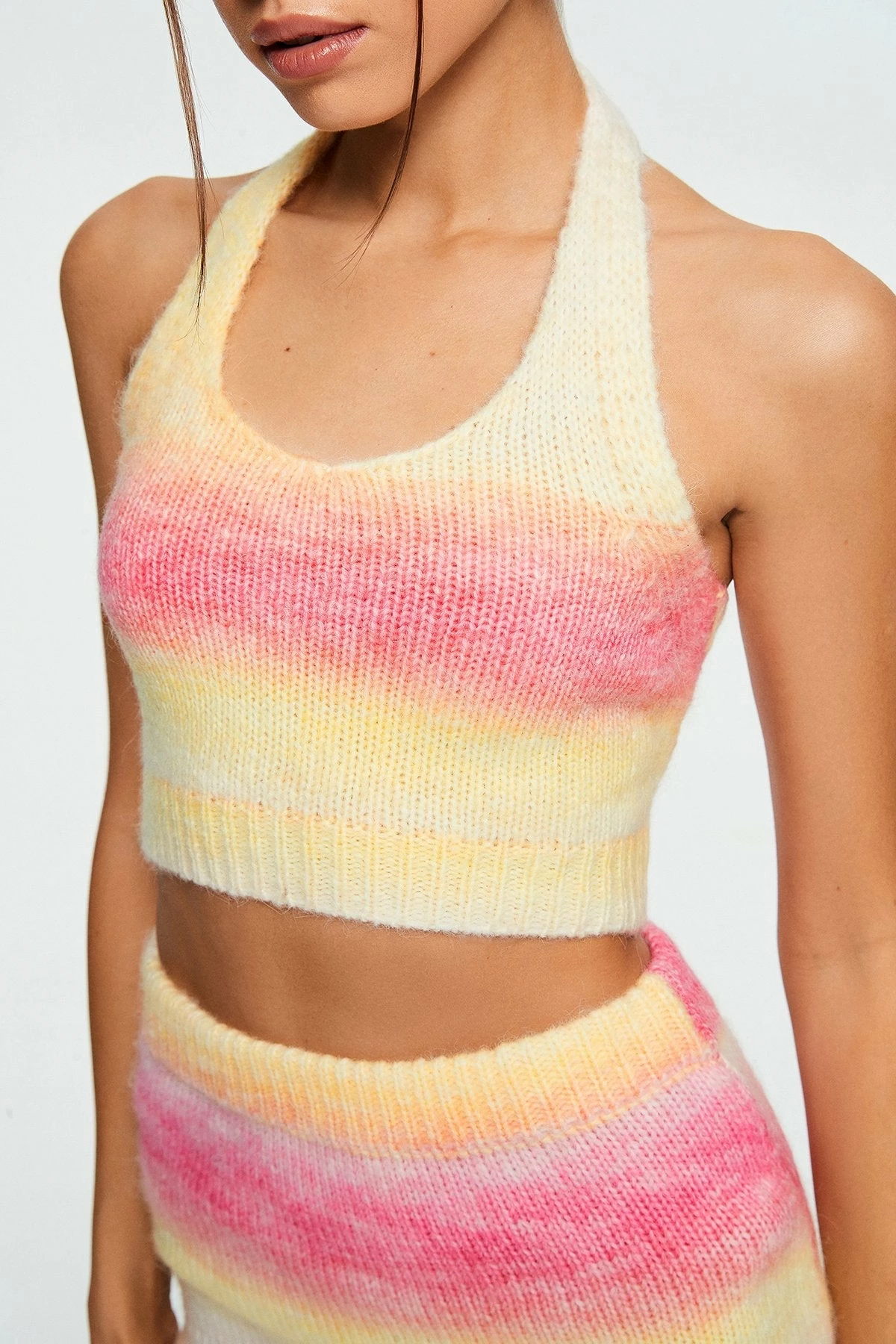 Solado Halter Neck Backless Top & Colorblock Knitted Skirt Set 4 Solado Halter Neck Backless Top & Colorblock Knitted Skirt Set - Image 4