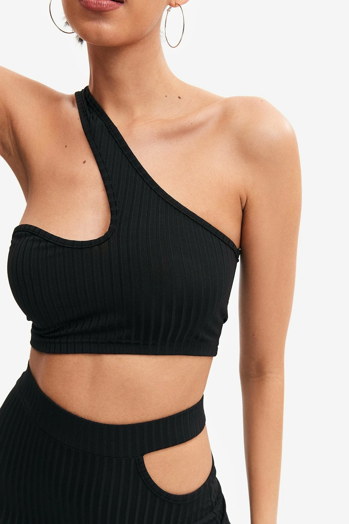 Solado One Shoulder Crop Top & Cut Out Split Skirt Set 5 Solado One Shoulder Crop Top & Cut Out Split Skirt Set - Image 5