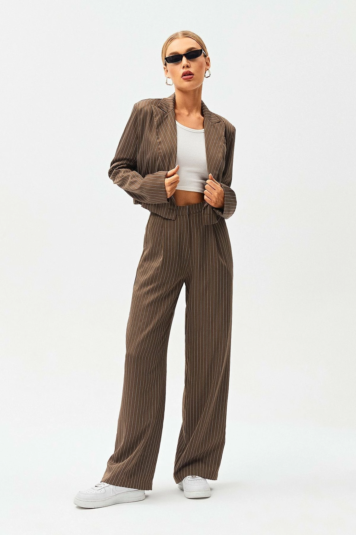 SOLADO Lapel Neck Stripe Print Long Sleeve Crop Blazer 4 SOLADO Lapel Neck Stripe Print Long Sleeve Crop Blazer - Image 4