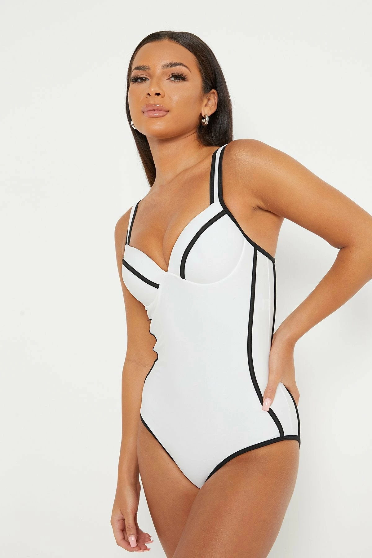 Solado Colorblock Trim Plunging Neck One-piece Swimsuit 2 Solado Colorblock Trim Plunging Neck One-piece Swimsuit - Image 2