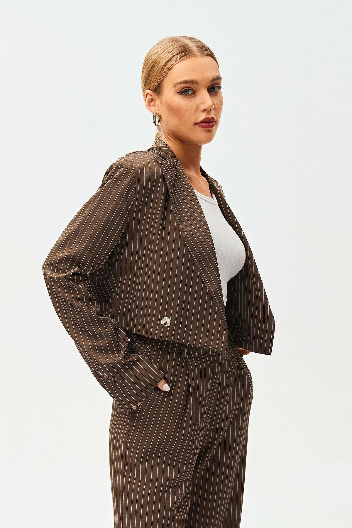SOLADO Lapel Neck Stripe Print Long Sleeve Crop Blazer 3 SOLADO Lapel Neck Stripe Print Long Sleeve Crop Blazer - Image 3