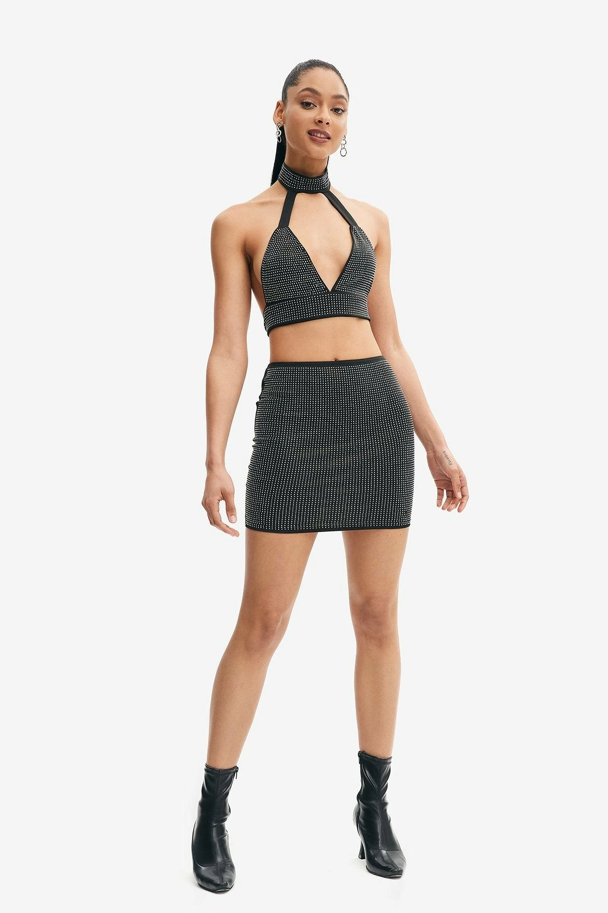 Solado Plunging Neck Backless Crop Top & Rhinestone Decor Skirt Set 4 Solado Plunging Neck Backless Crop Top & Rhinestone Decor Skirt Set - Image 4