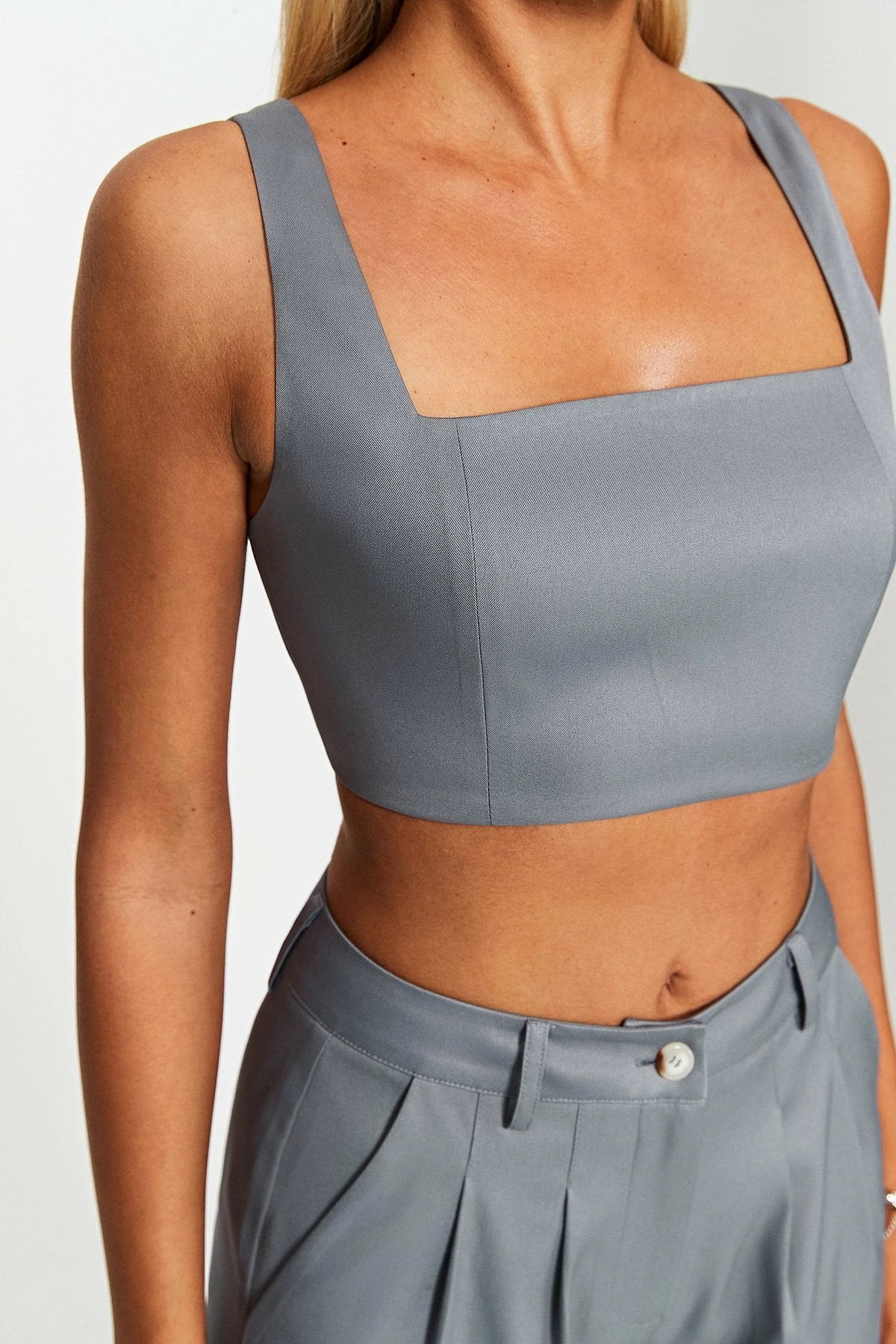 SOLADO Basic Square Neck Tank Top & Draped Pants Set 5 SOLADO Basic Square Neck Tank Top & Draped Pants Set - Image 5