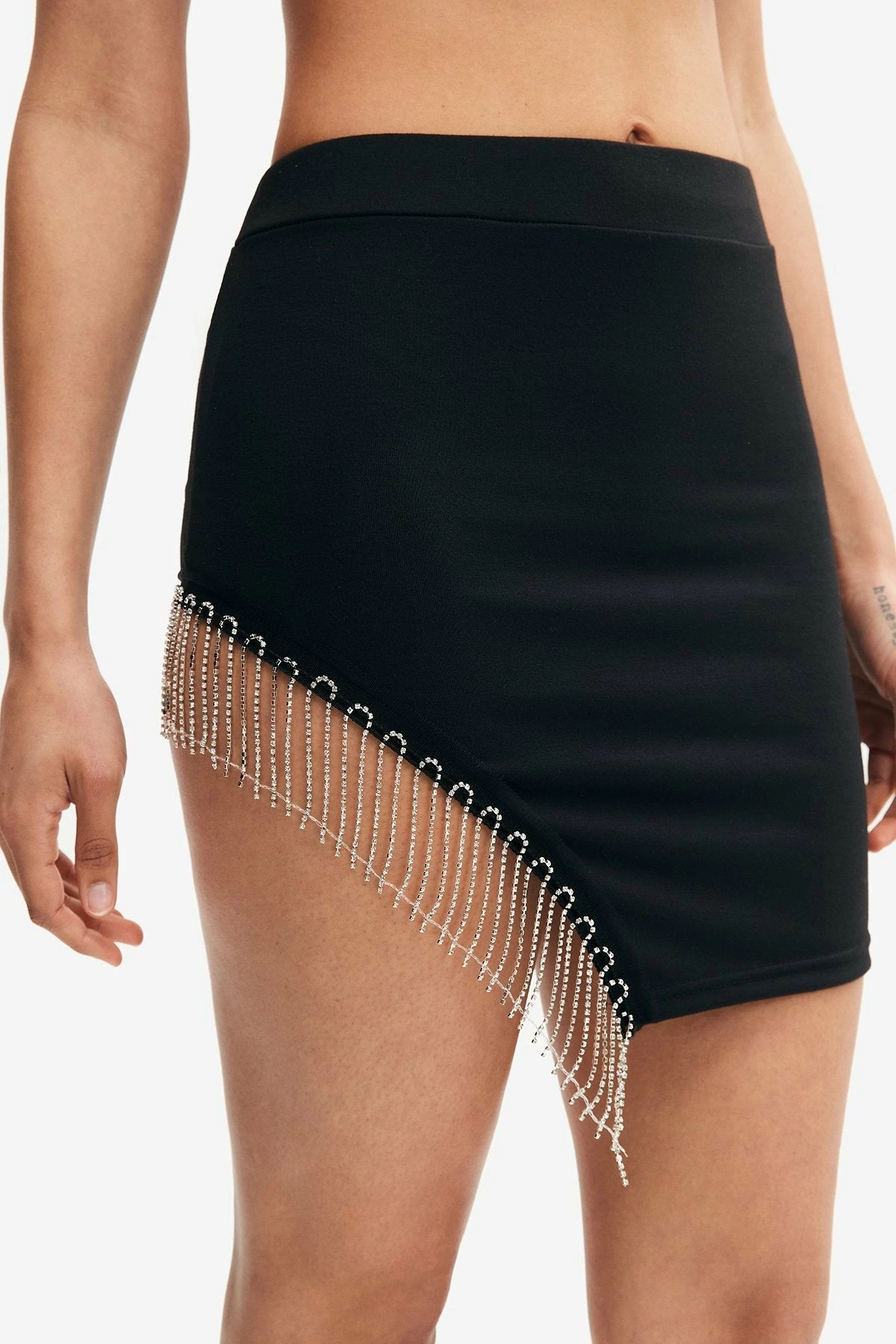 Solado Solid Cami Crop Top & Asymmetrical Fringe Hem Skirt Set 5 Solado Solid Cami Crop Top & Asymmetrical Fringe Hem Skirt Set - Image 5